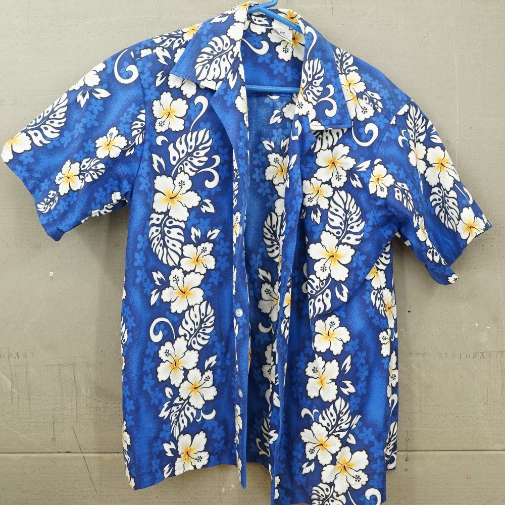 Vintage Q FASHION Mens Poly Cotton Hawaiian Shirt Blue Floral Print Size L